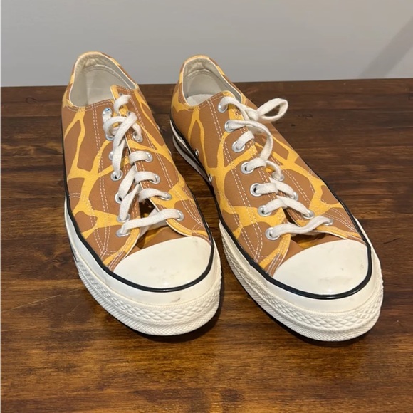 Giraffe Print Converse - Picture 1 of 3